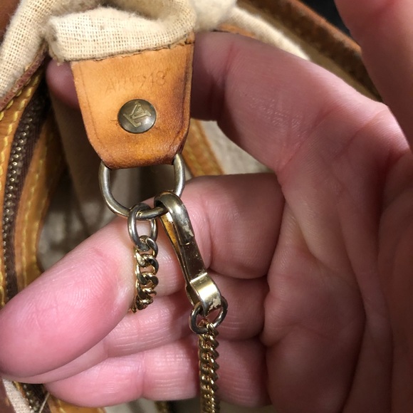 Louis Vuitton bucket purse❤️❤️❤️ - Picture 2 of 6